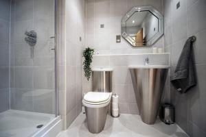 a bathroom with a toilet and a sink and a shower at The View - LONG STAY OFFER - Modern Central Apartment and Parking by CTO Serviced Apartments in Cardiff