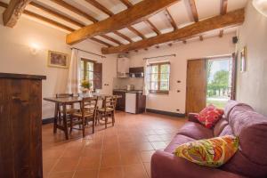 A kitchen or kitchenette at Casa Vacanze Vecchio Granaio