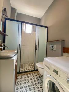 Koupelna v ubytování Flat in Bodrum- King Mausolus welcomes you
