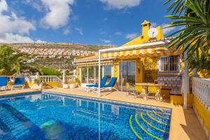 The swimming pool at or close to Casa dos Leones