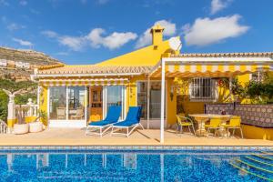 The swimming pool at or close to Casa dos Leones