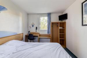 Postel nebo postele na pokoji v ubytování Brit Hotel Essentiel Saint-Flour