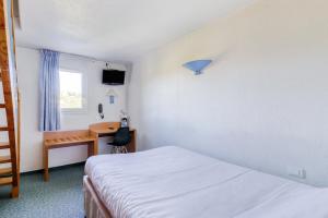 Postel nebo postele na pokoji v ubytování Brit Hotel Essentiel Saint-Flour