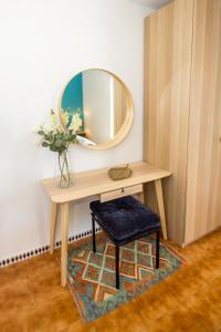a dressing table with a mirror and a stool at A cozy and elegant townhouse across the beach in Torre de Benagalbón