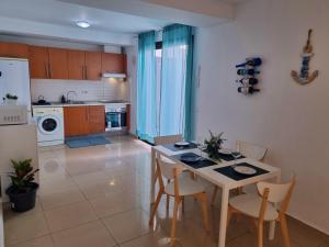 a kitchen with a table and chairs in a room at Apartamento El Jameo in Playa Blanca