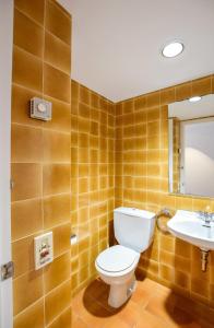 a bathroom with a toilet and a sink at CENTRIC APARTMENT CADAQUES -private parking - CA L'ELLA in Cadaqués