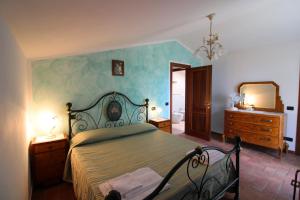a bedroom with a bed and a dresser and a mirror at Villino Alba in Pieve a Maiano +29 photos