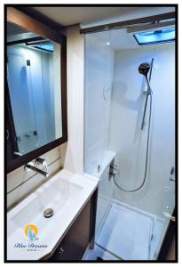 Phòng tắm tại blue dreams sails