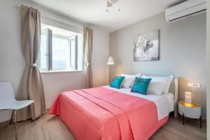 Posteľ alebo postele v izbe v ubytovaní Villa Lukrecija Stonehouse + 37 fotografií