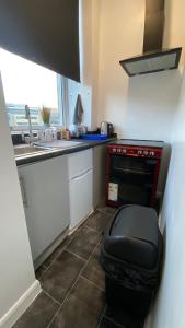 A kitchen or kitchenette at bvapartments-Queensgate 2
