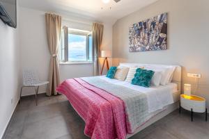 Postel nebo postele na pokoji v ubytování Villa Lukrecija Stonehouse