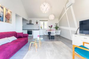 TV a/nebo společenská místnost v ubytování Villa Lukrecija Stonehouse