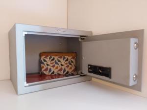 a small box with a chair inside of it at Apartamento Aliciamin in Costa Calma