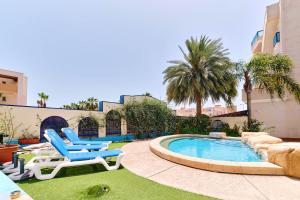 The swimming pool at or close to Apartment Eunice