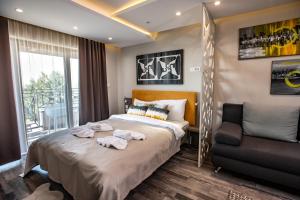 a hotel room with a bed and a chair at DeltaLux apartmani Milmari Kopaonik in Kopaonik