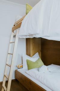 Postel nebo postele na pokoji v ubytování Hotel Tauernhof