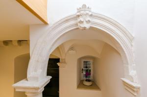 an archway in a building with a vase at Leonarda Baroque House - Old Town in Dubrovnik