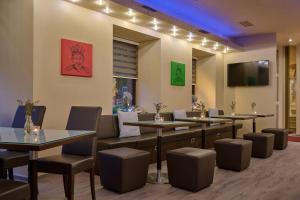 TV a/nebo společenská místnost v ubytování Cityhotel Kaiser Karl Aachen