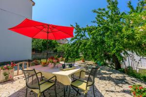 Ein Garten an der Unterkunft House Milenka