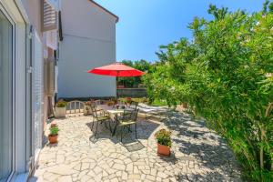 Ein Garten an der Unterkunft House Milenka