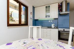 Kuchyň nebo kuchyňský kout v ubytování Apartment Natasa