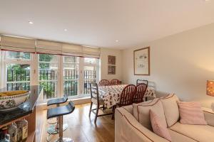 JOIVY Lovely 2bed house in Wandsworth with backyard patio