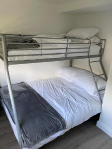 Postel nebo postele na pokoji v ubytování Chalet 208 In Glan Gwna Caernarfon + 3 fotografie