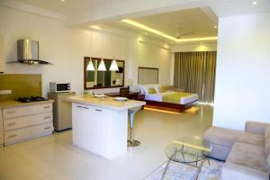 a kitchen and living room with a bed in a room at Apna Colombo in Nawala
