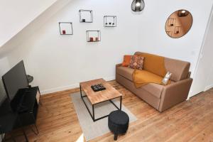 TV a/nebo společenská místnost v ubytování Napoléon Gare 8 T2 Dernier Etage ByLocly + 14 fotografií