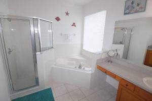 Immaculate 5-Bed Villa in Haines City Pool G room