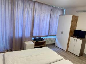Postel nebo postele na pokoji v ubytování Smart Stay Rooms Feldkirch