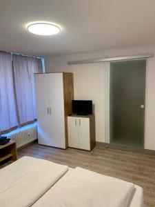 Postel nebo postele na pokoji v ubytování Smart Stay Rooms Feldkirch