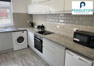 1 Bedroom Apartment, free parking & WIFI by Pendleton Properties Short Lets & Serviced Accommodation Preston