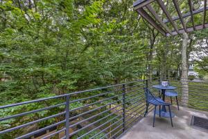 Balcone o terrazza di Unique Southampton Getaway with Rooftop Deck!