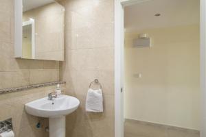 Ένα μπάνιο στο Marina view modern apartment +9 φωτογραφίες