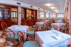 A restaurant or other place to eat at Hotel Terrazzo d'Abruzzo