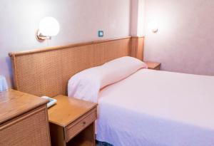 A bed or beds in a room at Hotel Terrazzo d'Abruzzo