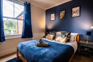 a bedroom with a bed with a statue on it at City Centre 3 Bed - Long Stay Offer - Free Parking in Canterbury
