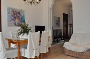 a dining room with a table and white chairs at Casa Amanada in Santa Margalida