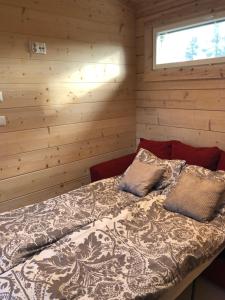 Postel nebo postele na pokoji v ubytování Rokovan Helmi - Natural peace in Ruka-Kuusamo