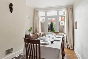 Beautiful Four Bedroom Home With Garden