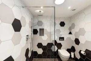 Stunning 1 Bedroom Apartment in Private Mews