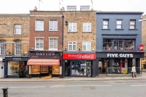 a group of shops on a city street at Large Luxury Studio in Heart of Richmond in Richmond