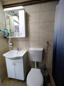 Ένα μπάνιο στο Indigo Forest Rooms