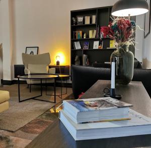 a living room with a table with books at Lux Pegaz 008 in Vrnjačka Banja