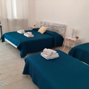 Postel nebo postele na pokoji v ubytování Le Nuvole di Ortigia
