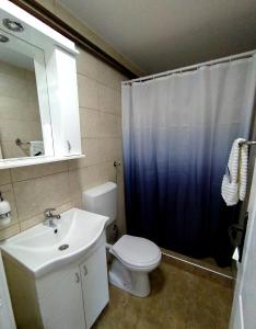 Ένα μπάνιο στο Indigo Forest Rooms