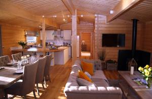 GamlingayにあるCambridgeshire Lakes - luxury lodges in a stunning lake locationのギャラリーの写真