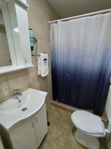 Ένα μπάνιο στο Indigo Forest Rooms