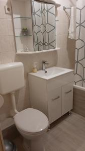 Kúpeľňa v ubytovaní Berik Apartman + 25 fotografií